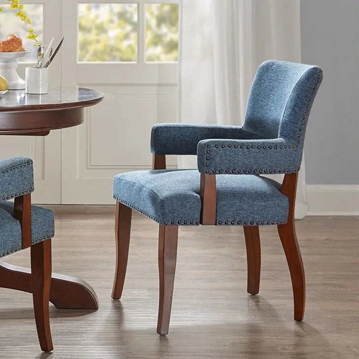 Chaise de salle à manger avec accoudoirs et garniture cloutée