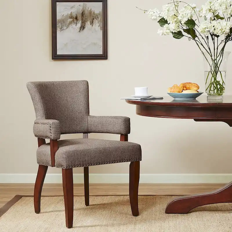 Chaise de salle à manger avec accoudoirs et garniture cloutée
