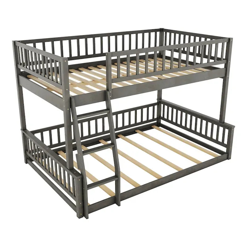 Lit superposé Queen avec échelle et garde-corps, matelas Full XL en haut et Queen en bas