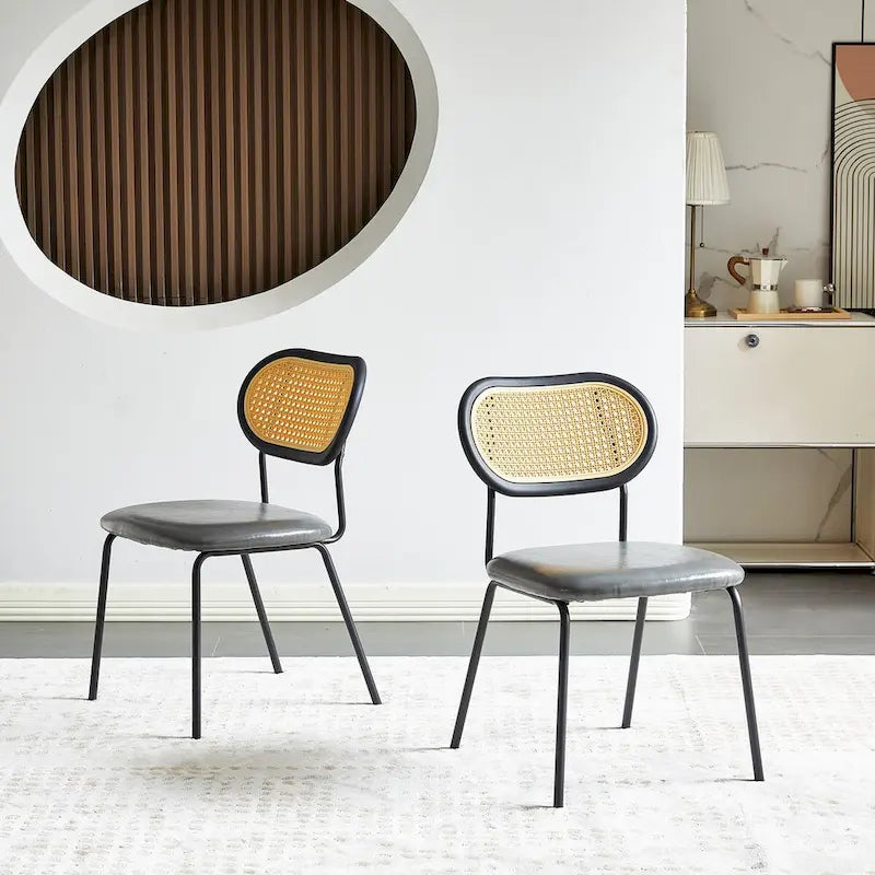 Chaise de salle à manger moderne simple en cuir avec tuyau en métal et dossier en PP