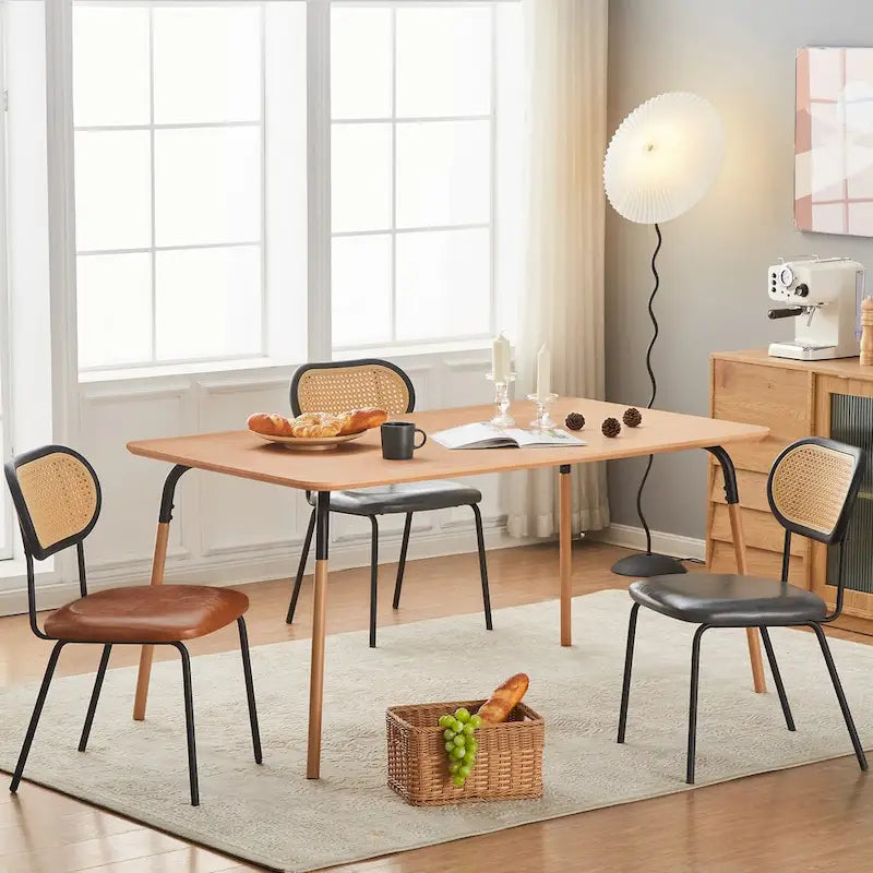 Chaise de salle à manger moderne simple en cuir avec tuyau en métal et dossier en PP