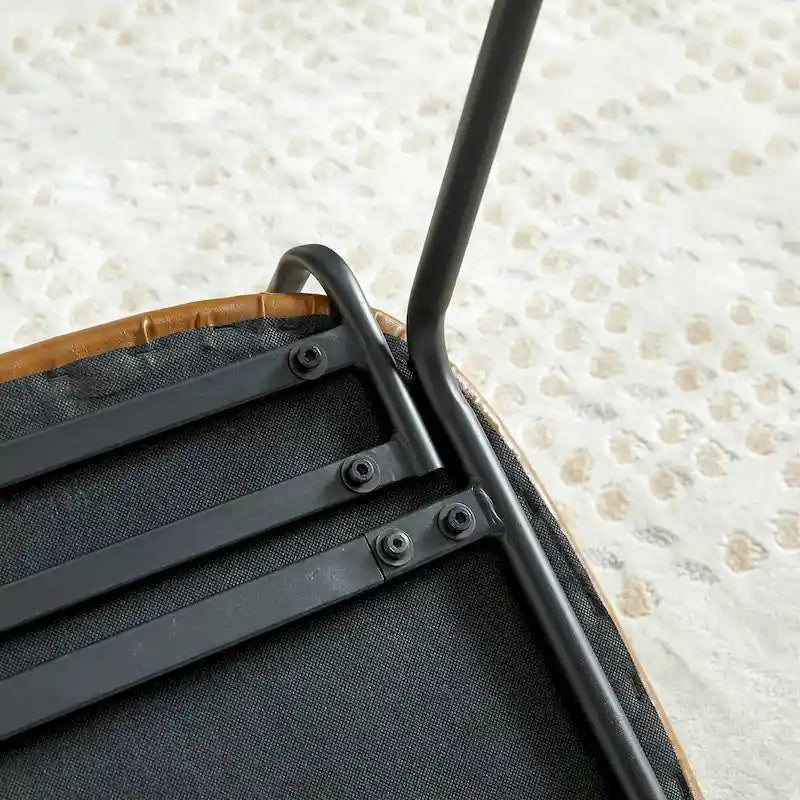 Chaise de salle à manger moderne simple en cuir avec tuyau en métal et dossier en PP