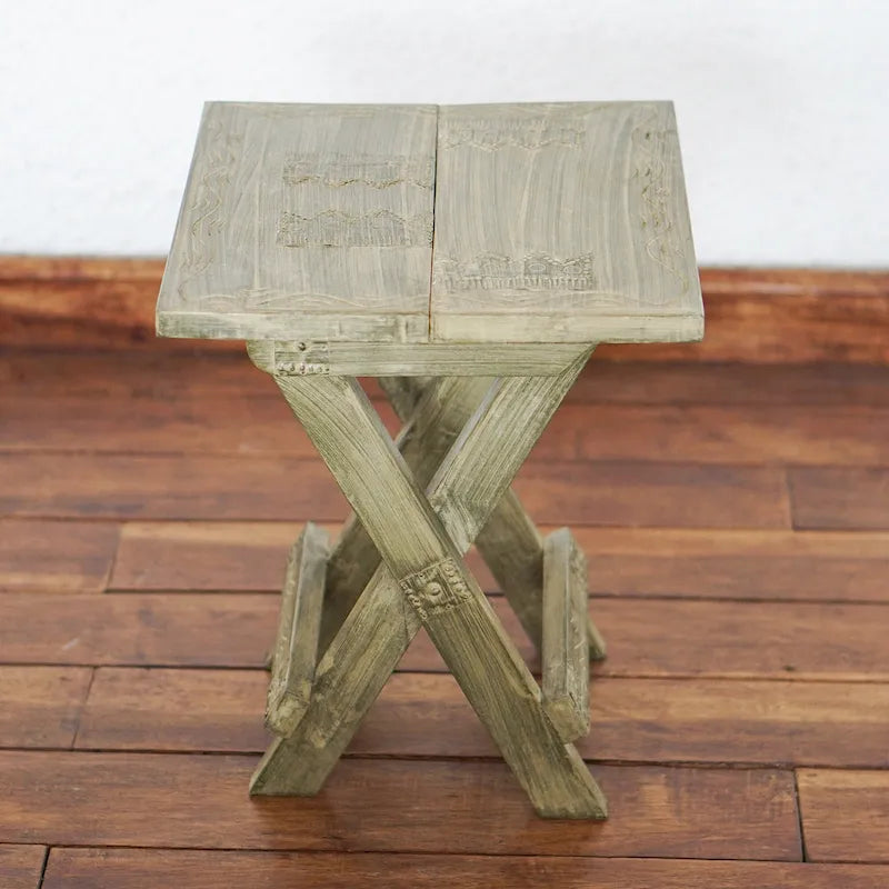 Table pliante en bois faite à la main (Ghana)